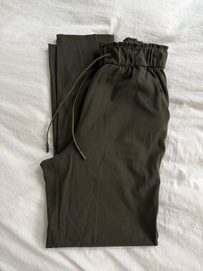 Lululemon Athletica 7/8ths Stretch Pants in Olive